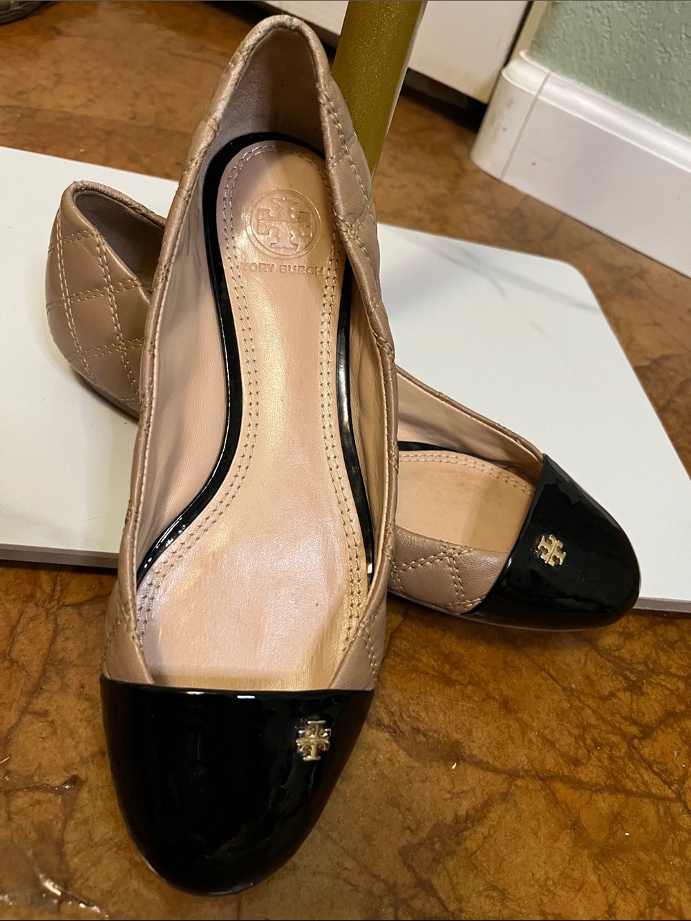 Tory Burch Quilted Two-Tone Cap-Toe Ballet Flats in Beige & Black Sz 7